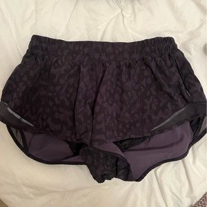 LuluLemon Hotty Hot Short 2.5” Size 4